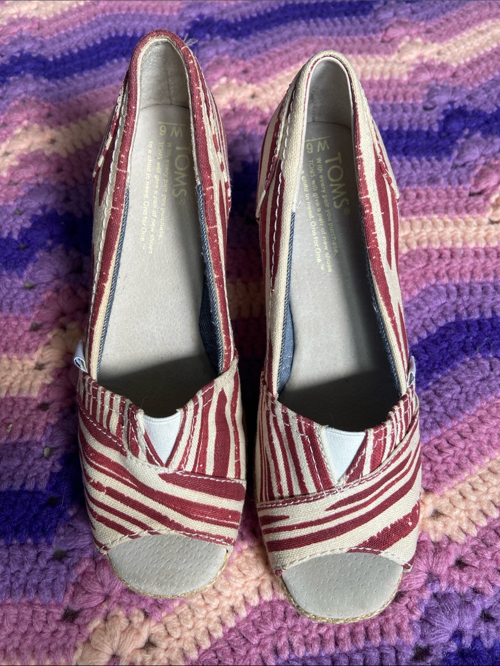 Tom’s New Painted Women’s Red Striped Peep-Toe Wedges 6